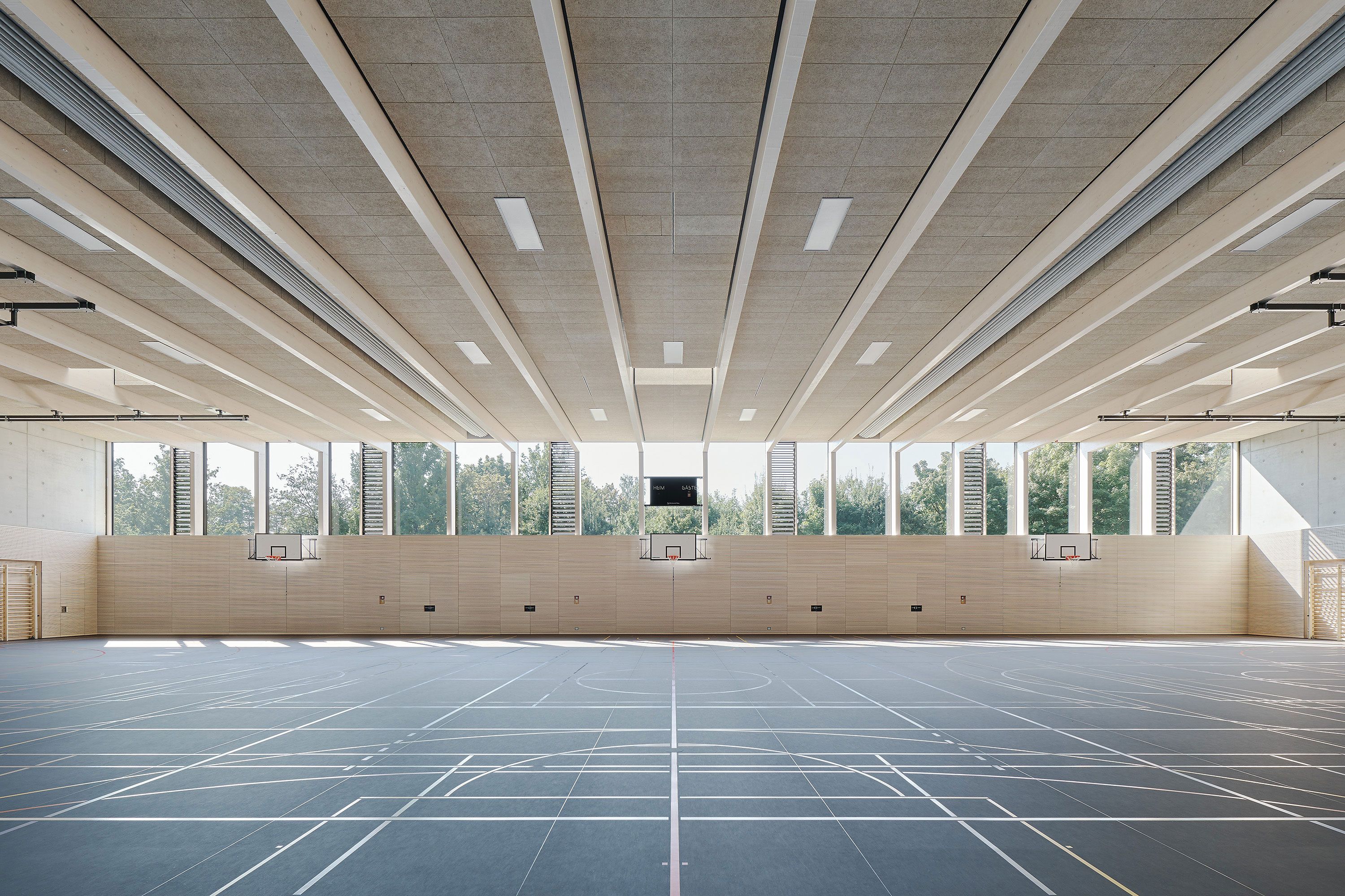 Innenansicht der Sporthalle der Grundschule